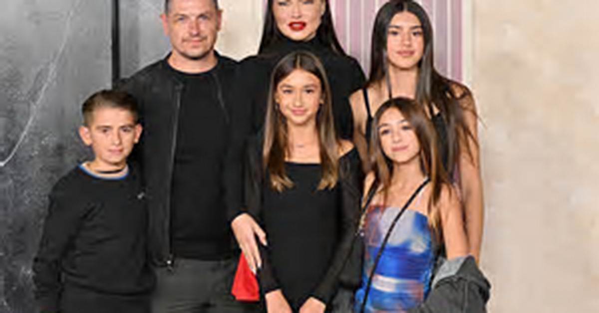 Adriana Lima's Eldest Daughter: Meet the Stunning Model