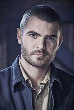 Alex Roe |