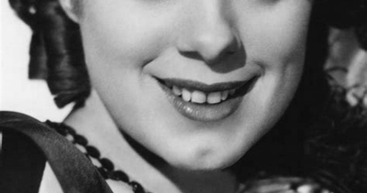 Blogpaper | Elsa Lanchester