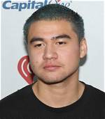 Calum Hood Bio, Height, Age, Ethnicity, Girlfriend, Facts About the Bassist