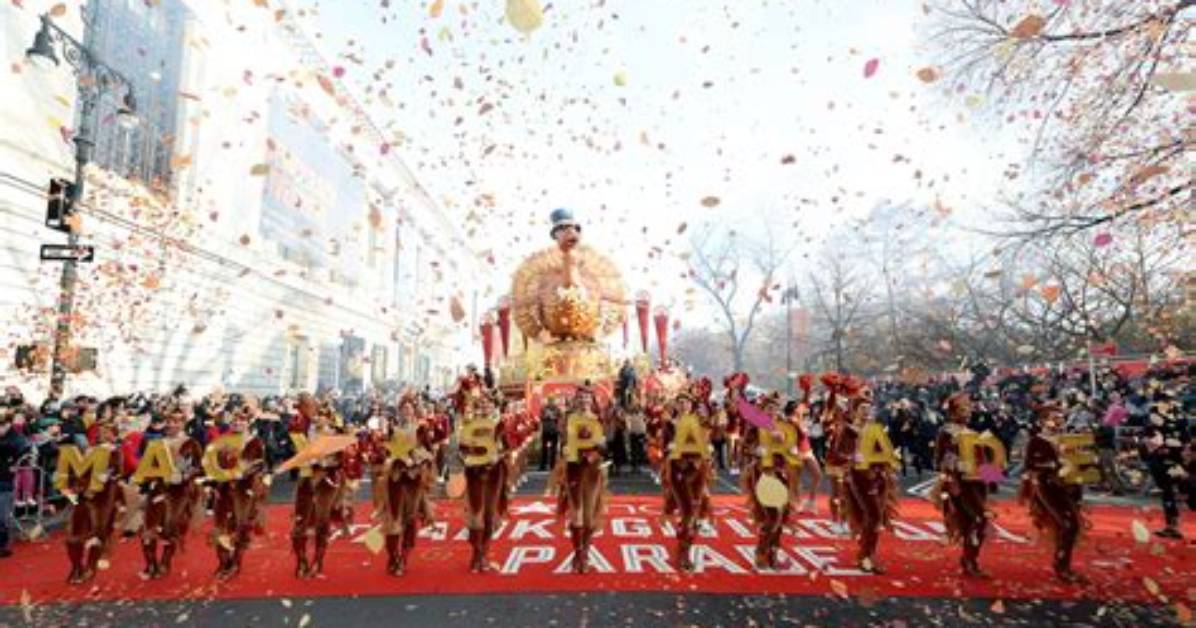 Chers Macy's Thanksgiving Day Parade Performance Interrupted by Christmas-Colored Glitch |