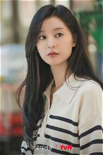 Dating Scene of Kim Ji Won: Her Relationships Unveiled
