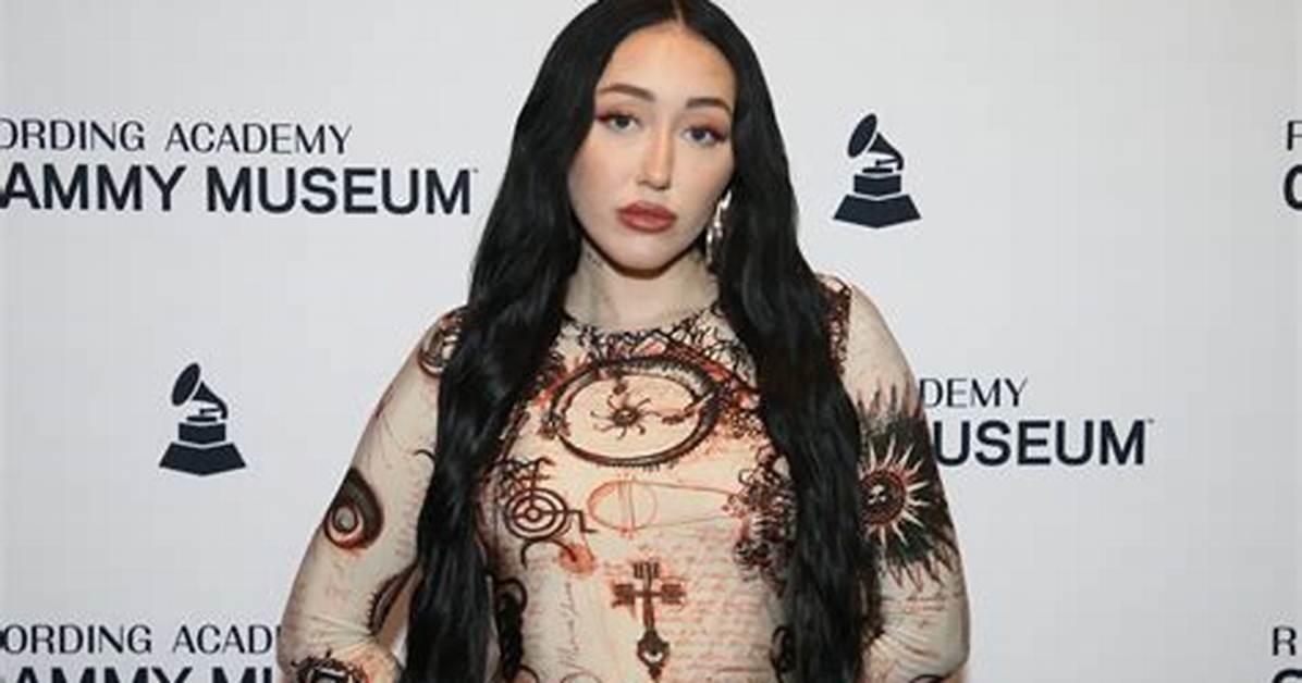 Decoding "Noah Cyrus Naked" for the Curious "Lins12"