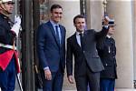 Discovering the Height of Emmanuel Macron: a Closer Look