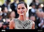 Discovering the Life of Izabel Goulart and Her Kids