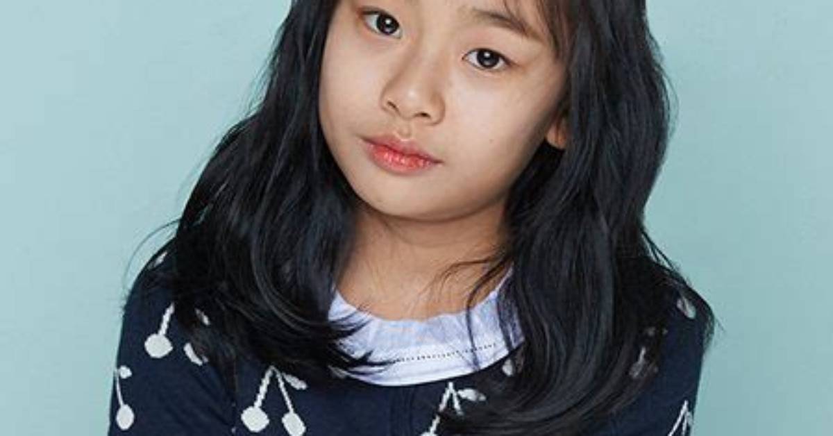 Discovering the Talents of Kim Soo-Ahn: a Rising Star in the Entertainment Industry