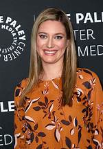 Discovering Zoe Perry: When Was She Born?