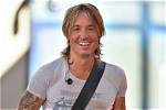 Does Country Music Star Keith Urban Rock Eyeliner? Find out!