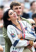 Dua Lipa, Anwar Hadid Kiss at London Music Festival: Photos
