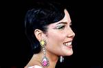 Exploring the Evolution of Halsey's Hair: a Journey Through Styles and Trends