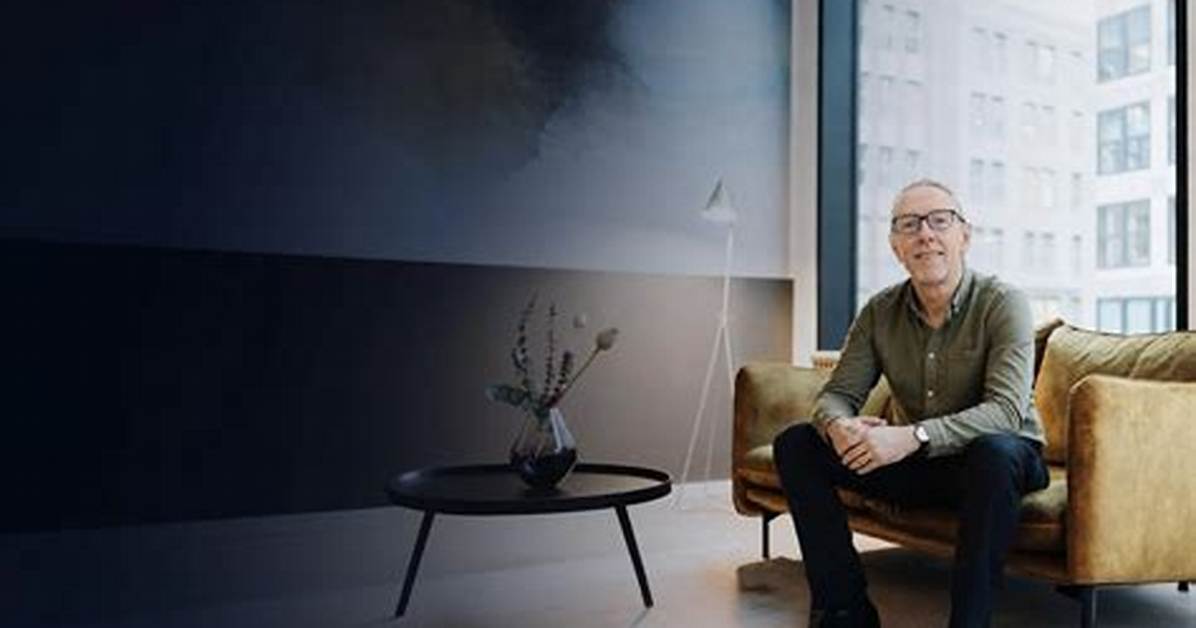 Exploring the Lives and Careers of Gordon Macdonald and Holly Hunter