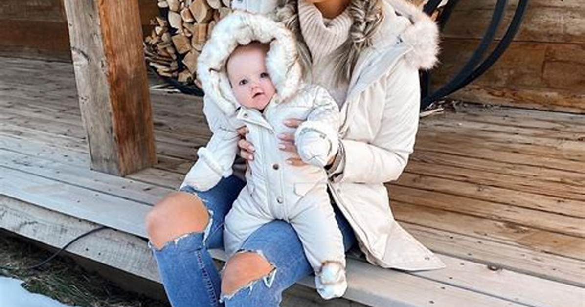 Fashion Blogger Sarah Knuth’s Age, Birthday, Husband, Children, Net Worth
