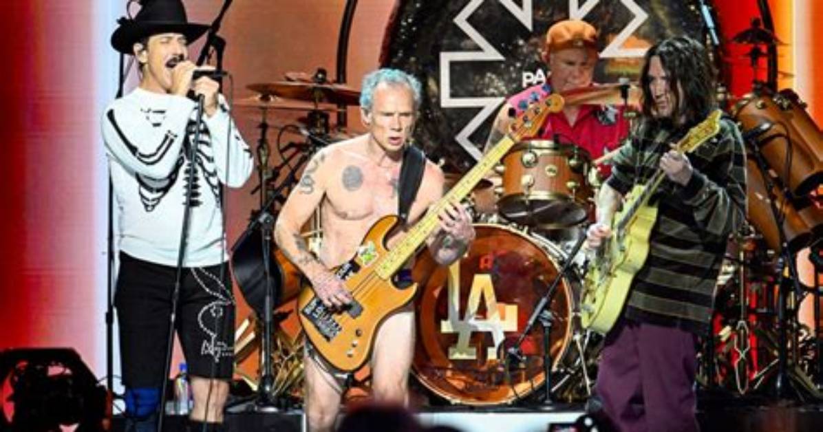 Find out: Red Hot Chili Peppers Lead Singer's Girlfriend's Age