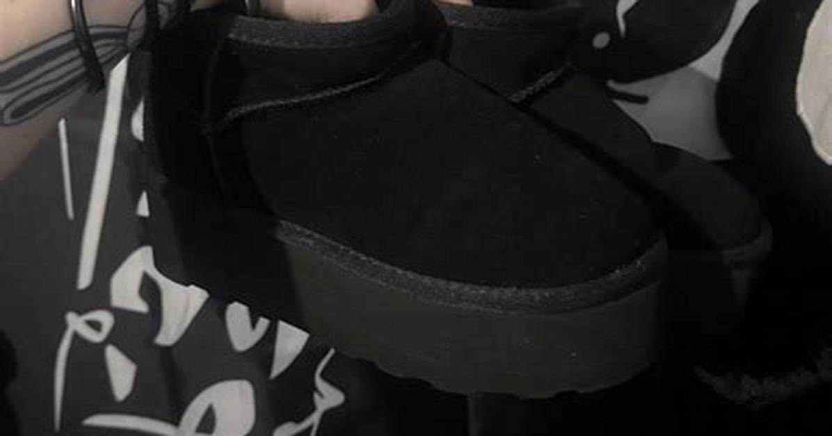 Goth Uggs: the Fusion of Comfort and Dark Aesthetics