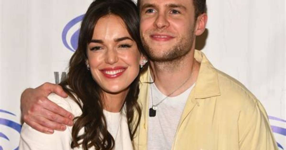 Iain De Caestecker and Elizabeth Henstridge Relationship