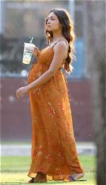 Is Actress Rosario Dawson Pregnant in 2022 and Who Is Her Boyfriend?