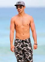 Joe Jonas' Weight and Height Explored