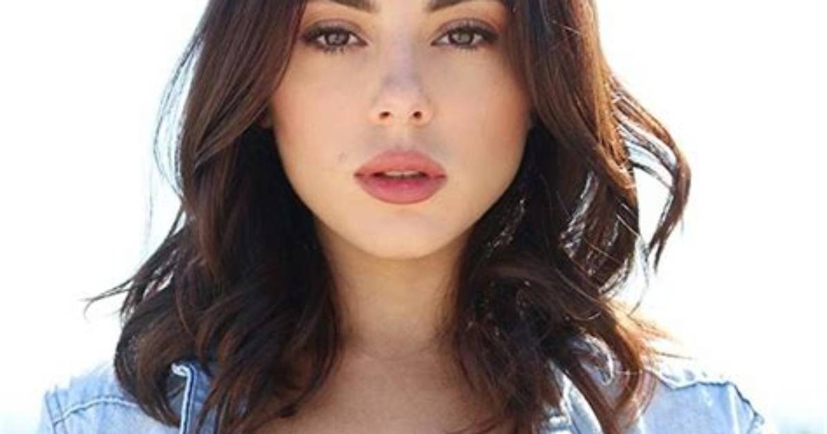 Joltvib | Actress Lyssa Roberts -