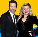 Kelly Clarkson Age, Net Worth, Boyfriend, Family & Biography