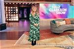 Kelly Clarkson Fans Call out 'Weird' Detail as Star Shows off Thinner-Than-Ever Figure in Slinky Dre |