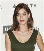 Lizzy Caplan Biography, Movies, Tv Shows and Her Weight Loss Journey
