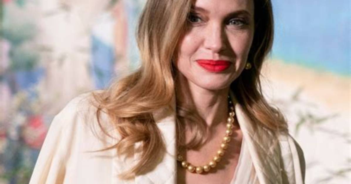Look at That. No Nipples! Angelina Jolie Stands Against Pressure Regarding Womens Bodies