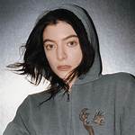 Lorde Biography: Albums, Age, and Songs
