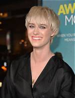 Mackenzie Davis: the Intriguing Tapestry of Relationships