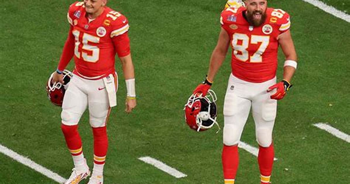 Mahomes and Kelce's Photos from Their First Year with the Chiefs Leave Fans Crazy: "Travis Has Defin