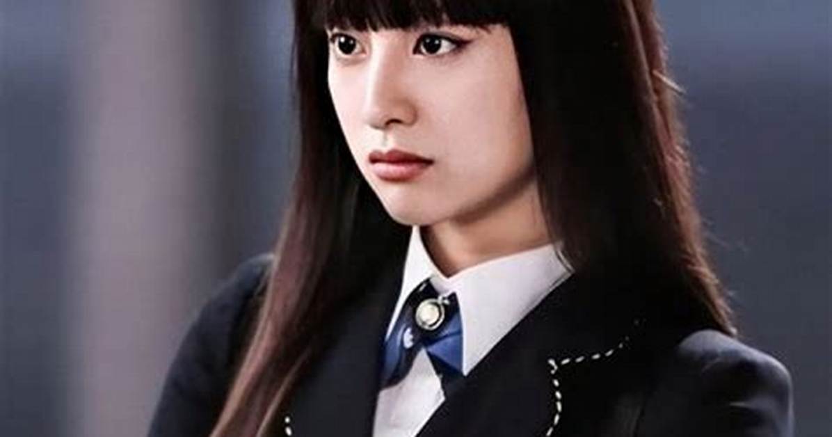 Meet Kim Ji Won: the Captivating South Korean Celebrity