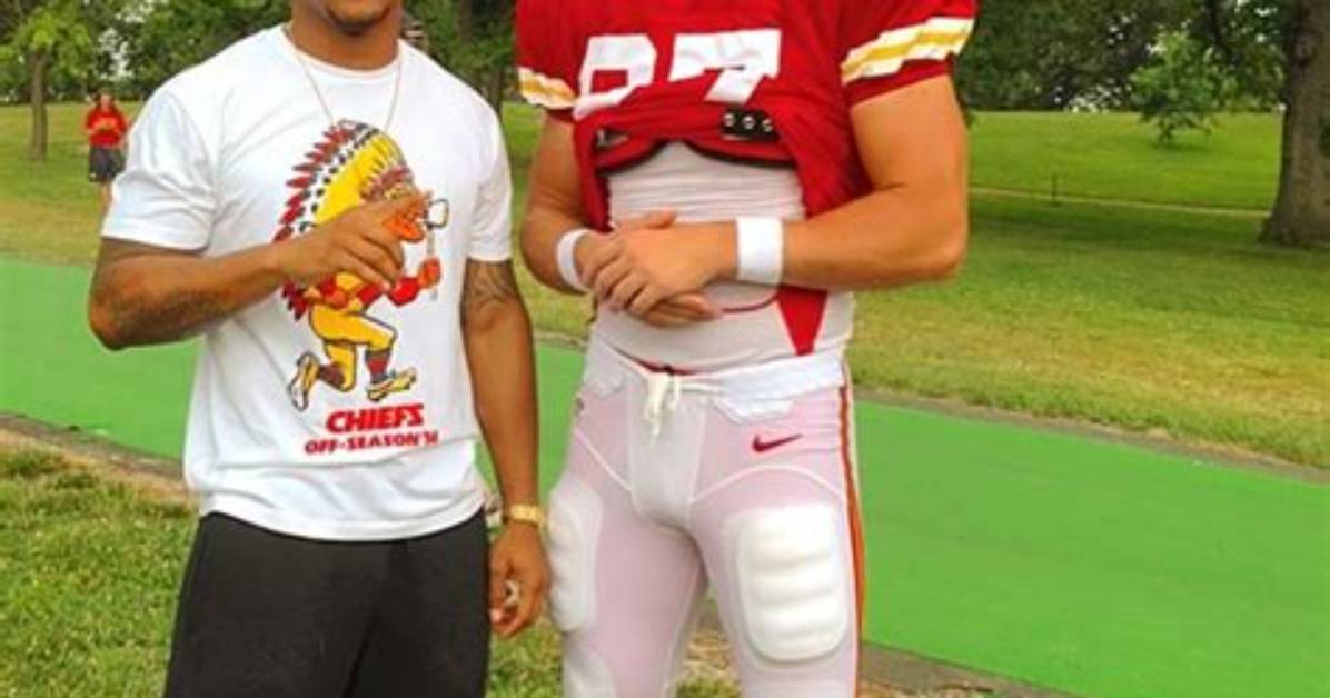 Meet Travis Kelces Bff Aric Jones Who Sits with Taylor Swift at Games |