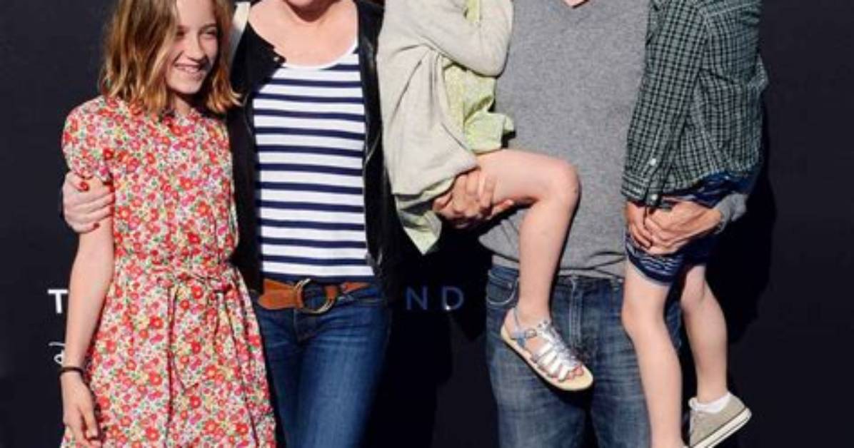 Molly Ringwald's Family Album with Husband and 3 Kids: Photos
