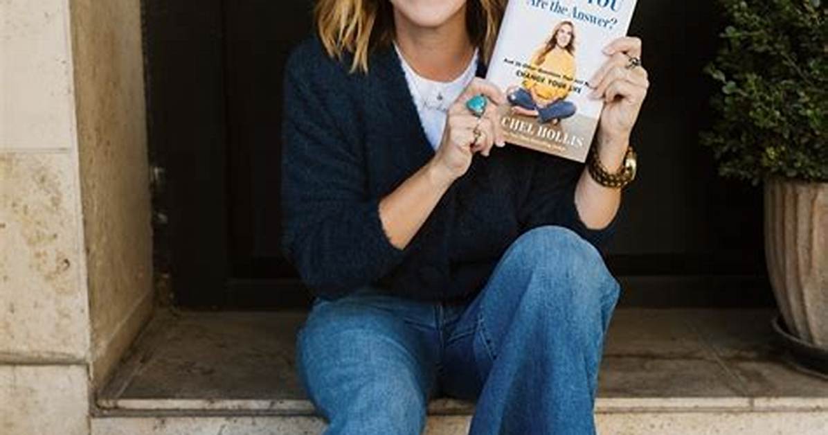 Rachel Hollis |