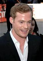 Renowned Actor Sam Reid: from the Silver Screen to the Stage