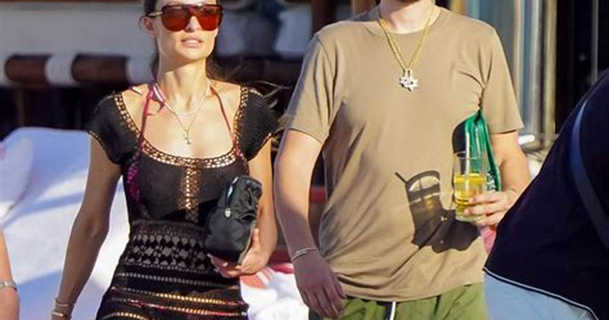 Scott Disick Spotted on a Beach in St. Barts with Ex Chloe Bartoli |