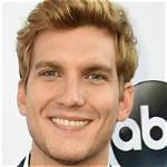 Scott Michael Foster Biography, Age, Dating, Movies and Tv Shows