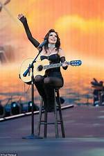 Shania Twain Fans Not Impressed as Many Leave Mid-Concert