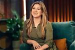 Unlock the Secrets of Kelly Clarkson's Captivating "The Dance" Performance