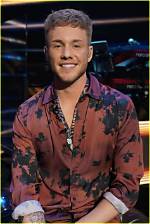 What Happened to Hunter Metts? 'American Idol' Singer Tears up on Stage, Fans Say 'It's Ok to Be Ner