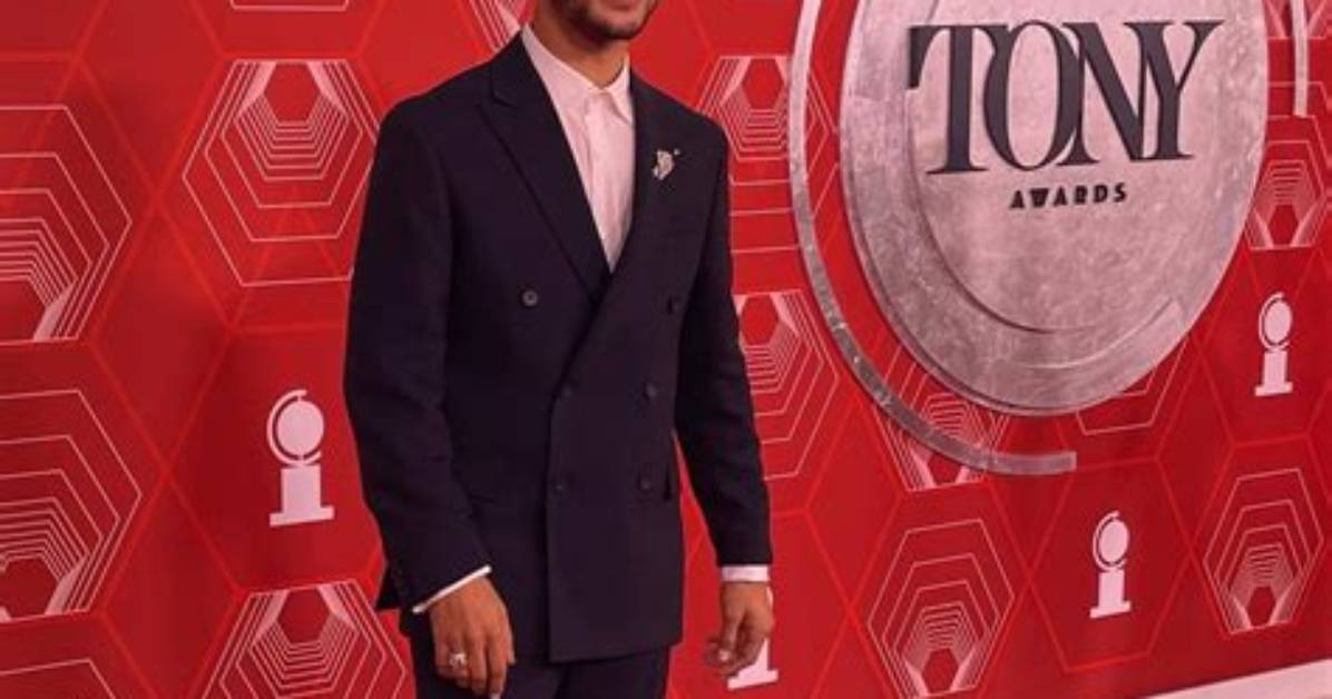 Who Is Jordan Fisher, Does He Have a Girlfriend or Is He Gay, Who Are His Parents?
